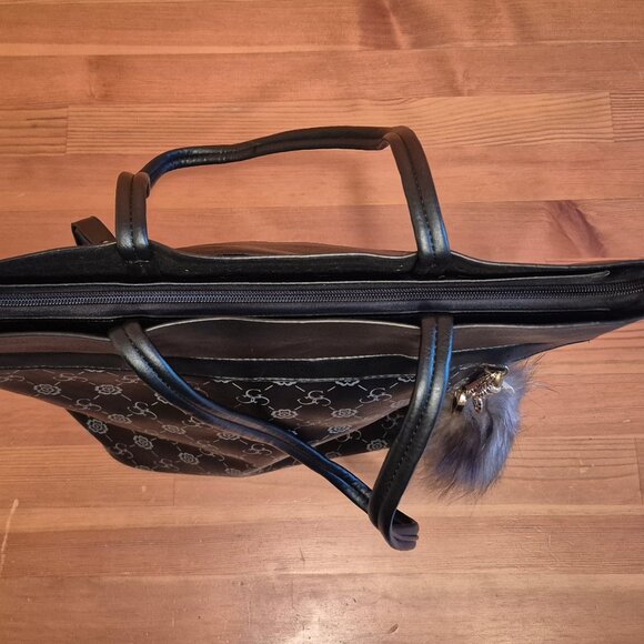 Gussaci purse handbag with ponpon keychain - Picture 6 of 12